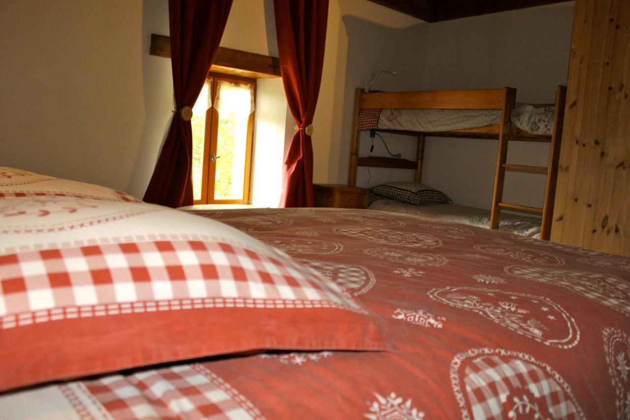 Chez Louve Bleue Bed and Breakfast Hotonnes Exteriör bild