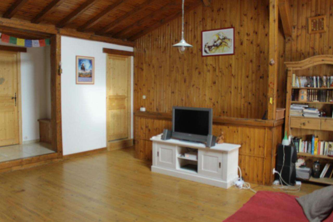 Chez Louve Bleue Bed and Breakfast Hotonnes Exteriör bild