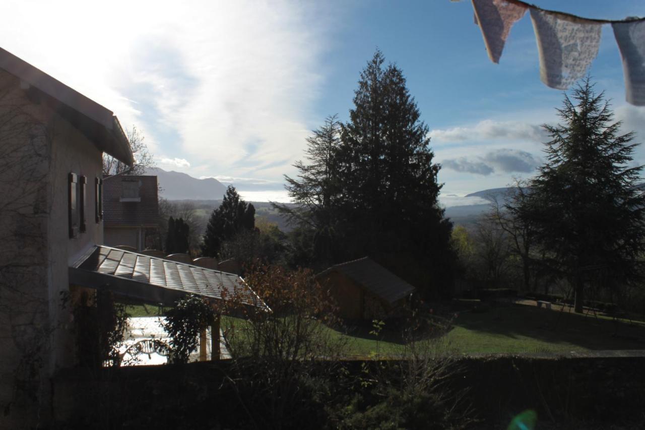 Chez Louve Bleue Bed and Breakfast Hotonnes Exteriör bild